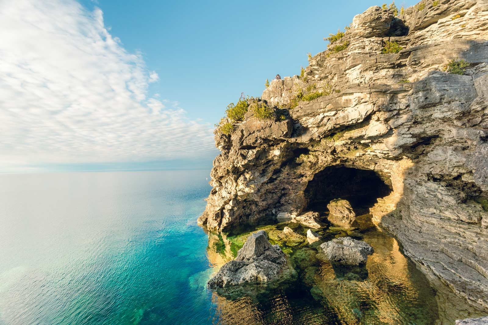 Turquoise waters and cliffs at the Grotto in Bruce Peninsula