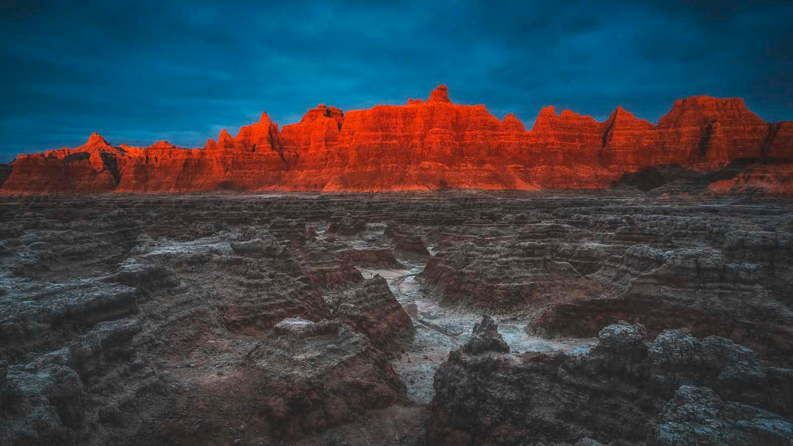 The sharply eroded, colourful pinnacles and buttes of the landscape in Badlands National Park, South Dakota at sunrise